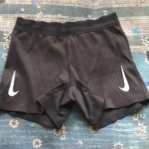 Nike Aeroswift tight short ws small